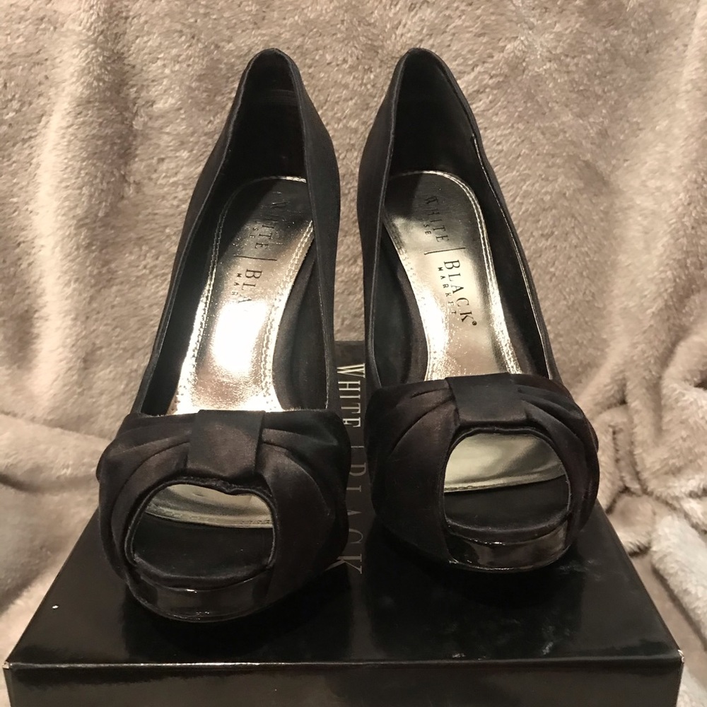 White House Black Market black satin pump